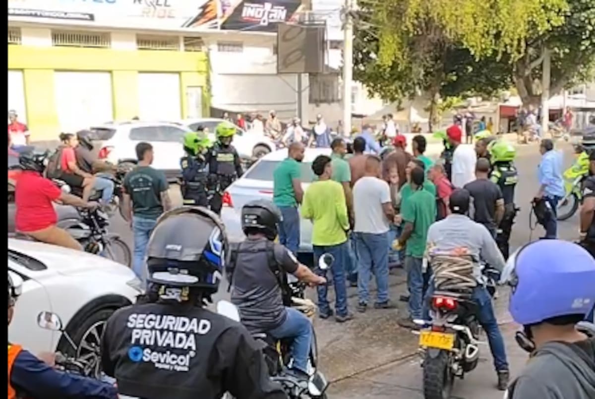 Sicarios en moto balearon a un hombre en la mañana de este jueves, 14 de mayo, en plena Avenida Crisanto Luque, entrada al barrio Juan XXIII. //FOTO CAPTURA DE VIDEO.,