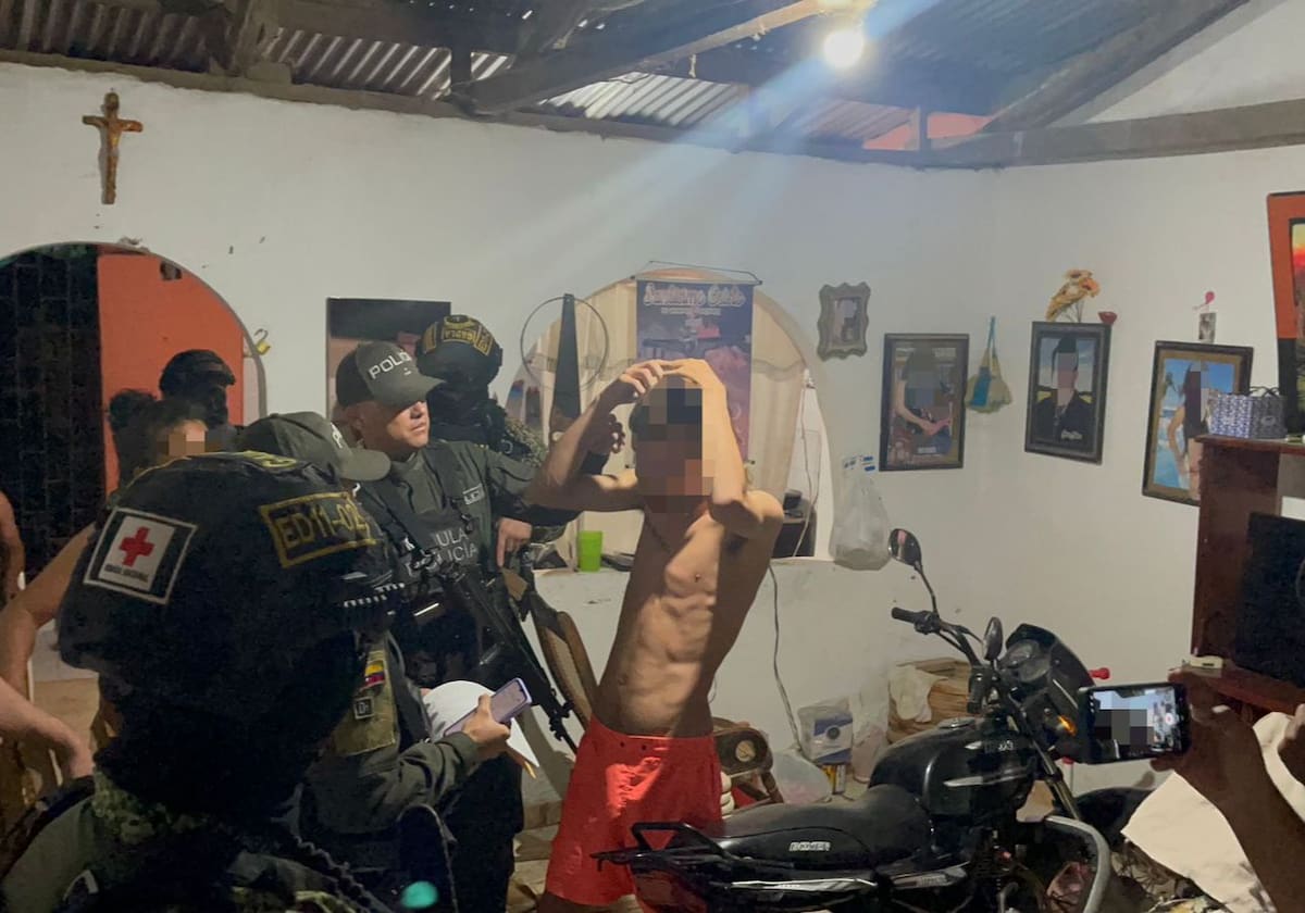 La operación fue desarrollada de manera simultánea mediante diligencias de allanamiento. // Foto: suministrada por Armada de Colombia.