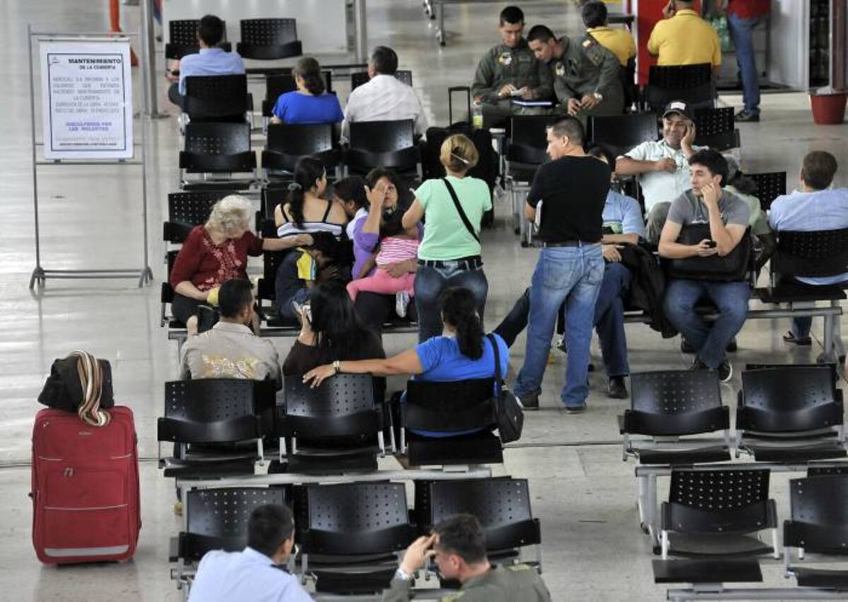 Caos en los aeropuertos. COLPRENSA