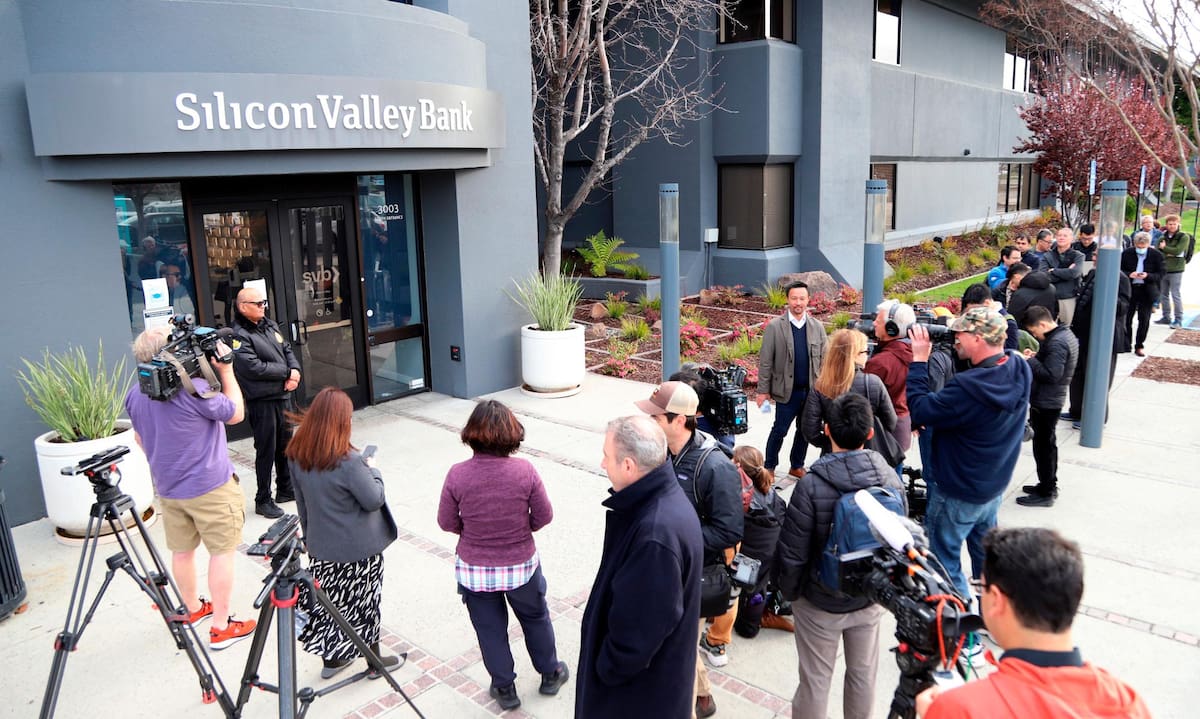 EFE / VANGUARDIA El 10 de marzo de 2023 pasará a la historia como uno de los días más oscuros para la industria de las startups en el mundo por el cierre de Silicon Valley Bank, un banco especializado en estos emprendimientos.