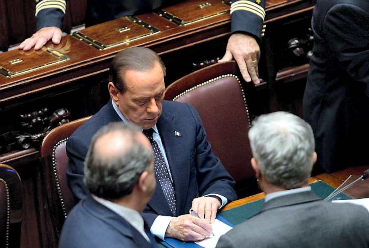 Berlusconi se comprometió a dimitir durante la reunión AP