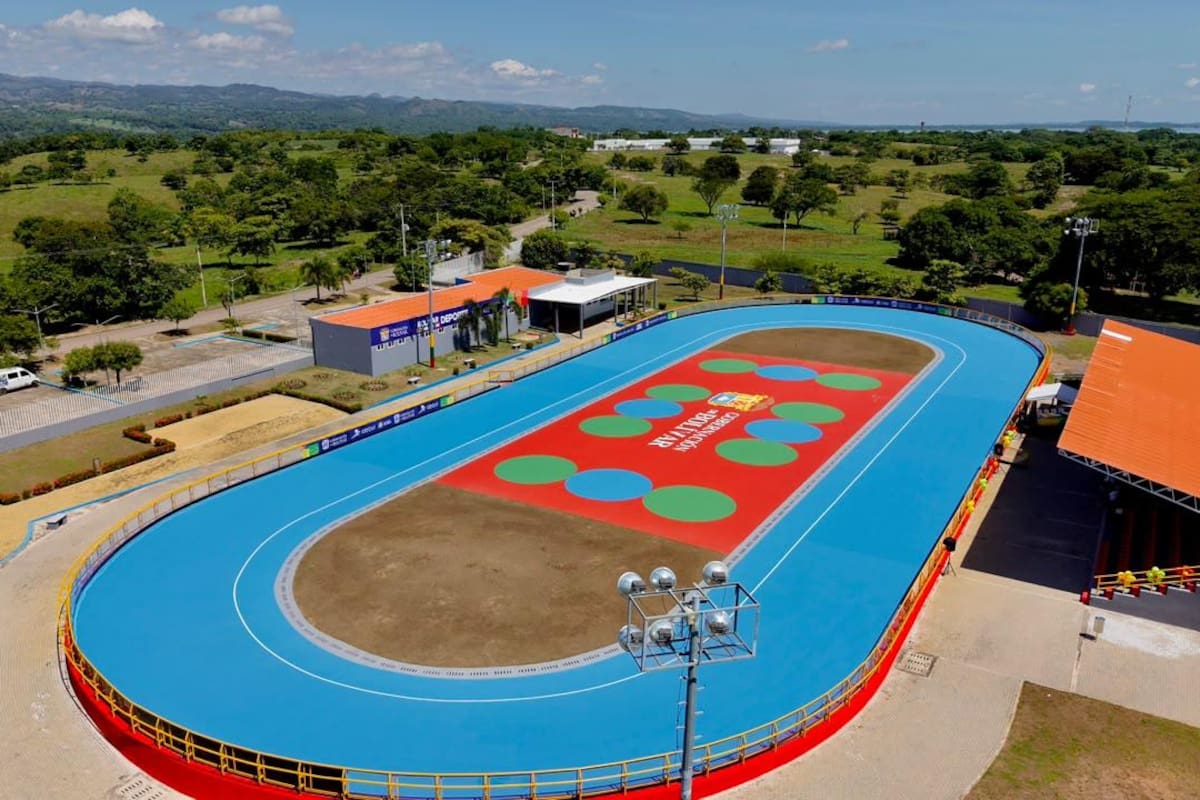 Fotos: Gobernación de Bolívar entregó nueva pista de patinaje en Simití