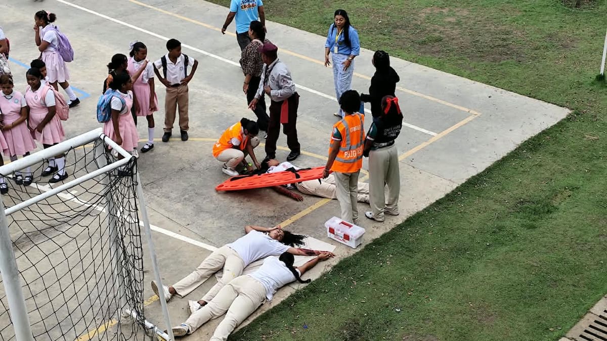 Se simularon personas heridas durante el ejercicio. // Cortesía -Institución Educativa Fundación Pies Descalzos Villas de Aranjuez