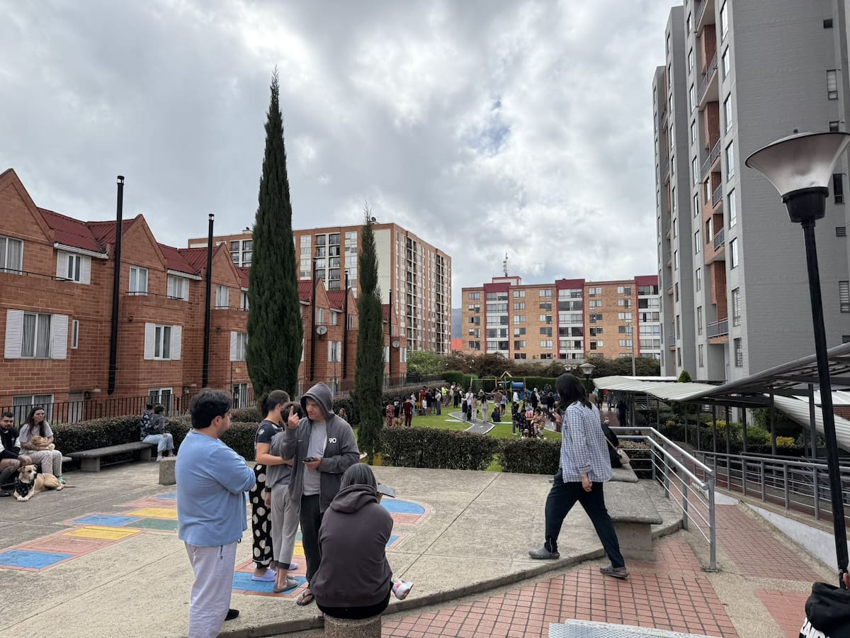El movimiento telúrico en la capital del país tuvo especial impacto en los edificios altos. //Foto tomada de X.