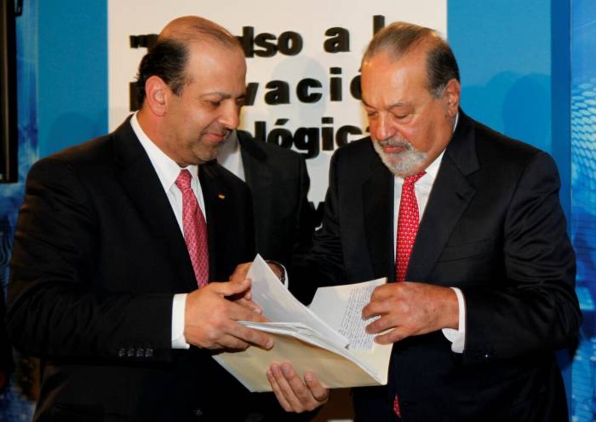 América Móvil, por su parte, es la mayor empresa de telefonía móvil en América Latina y tiene en total unos 252 millones de clientes de celulares. AP Eduardo Verdugo