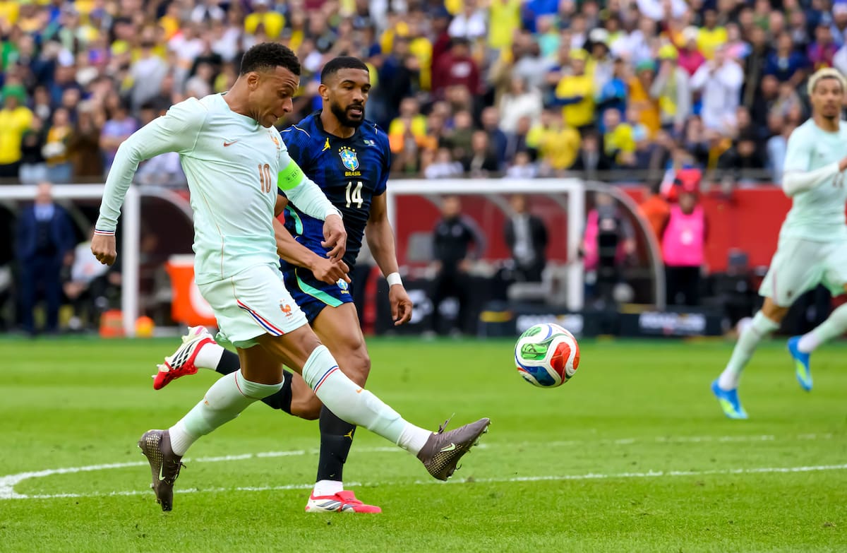 Kylian Mbappé marcó un golazo en la victoria de Francia sobre Brasil. //Foto, EFE: ADAM RICHINS