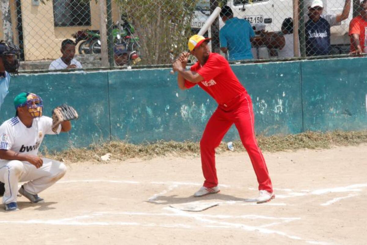 En el estadio de sóftbol Domingo Dumek Turbay, en el barrio Bosques de la Ceiba, el objetivo es reintegrar a los jóvenes en riesgo de las comunidades de San José de los Campanos, Ternera, Villagrande y otros sectores cercanos. Gabriel Jaime García García
