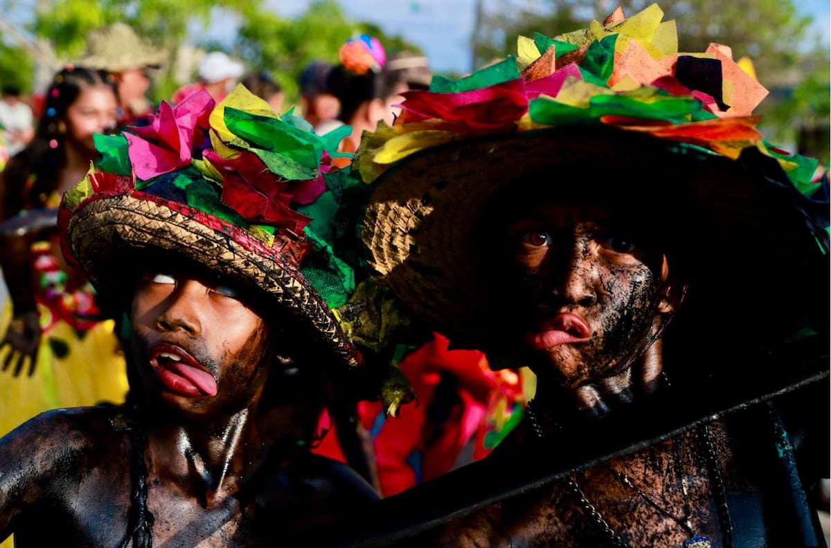 Son de Negro, del municipio de Santa Lucía, participaron en el desfile del Carnaval del Sur y sus Riberas que se celebró en Campo de la Cruz, Atlántico.//Cortesía.