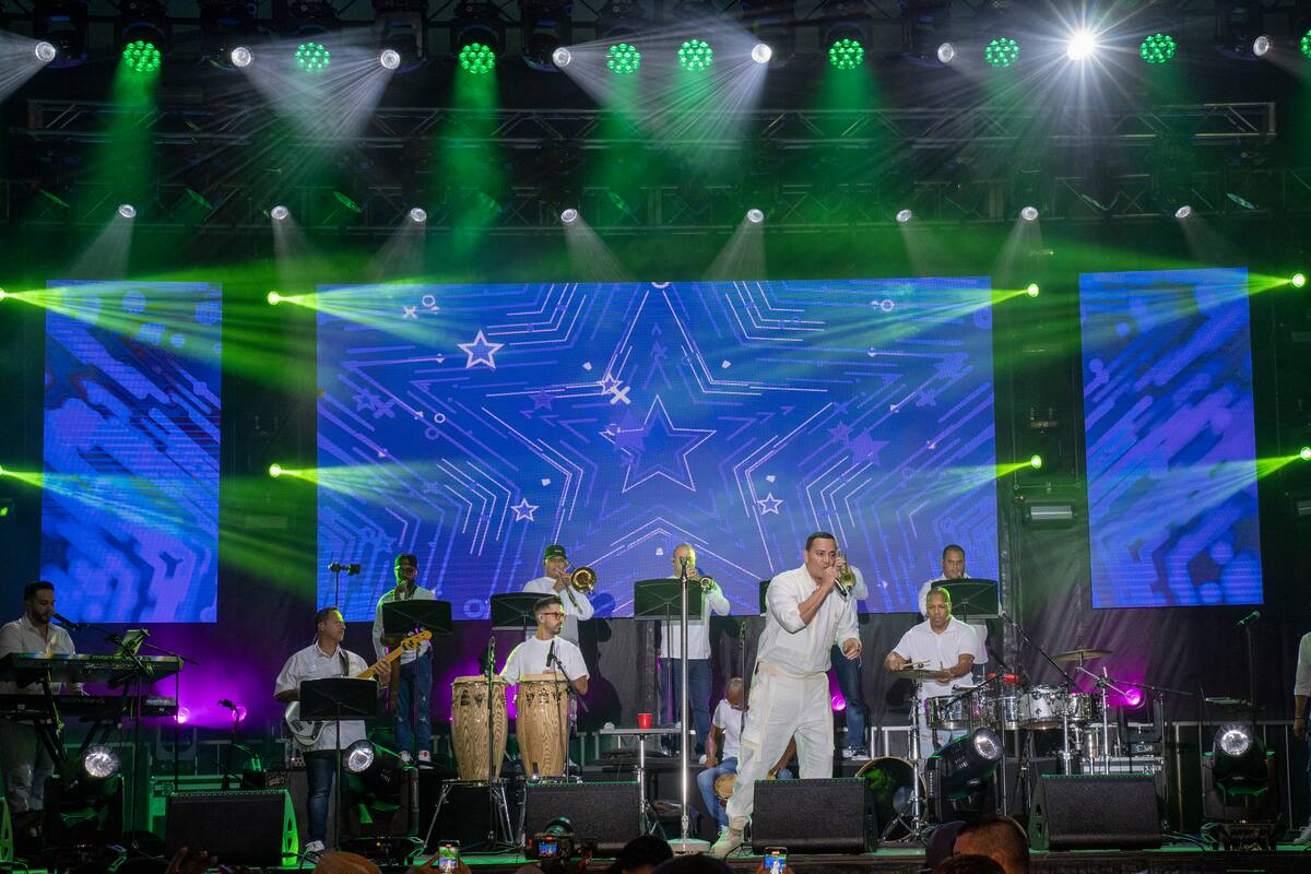 El salsero Víctor Manuel se presenta en el concierto de verano 'Rise Up NYC'. //Fotos: EFE.