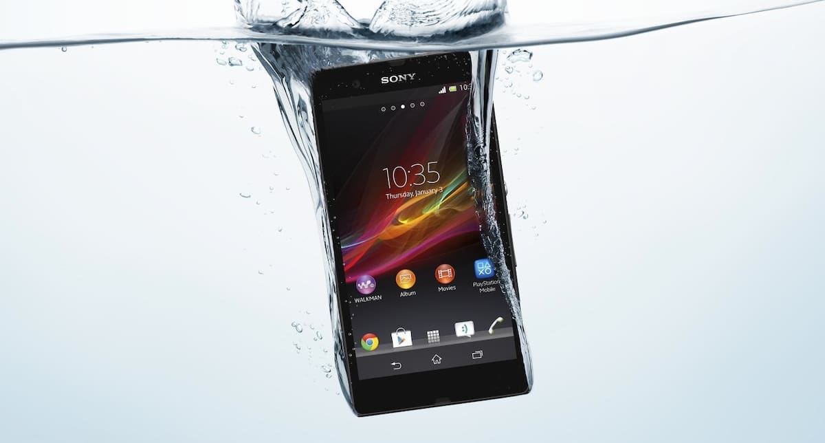 Un detalle importante es que estos celulares vienen certificados a prueba de agua, rayones y polvo volviéndose dispositivos todo terreno como ya es usual en los últimos modelos de Sony. Cortesía Sony