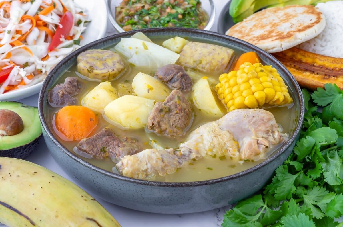 El sancocho es unos de los platos típicos de la región.