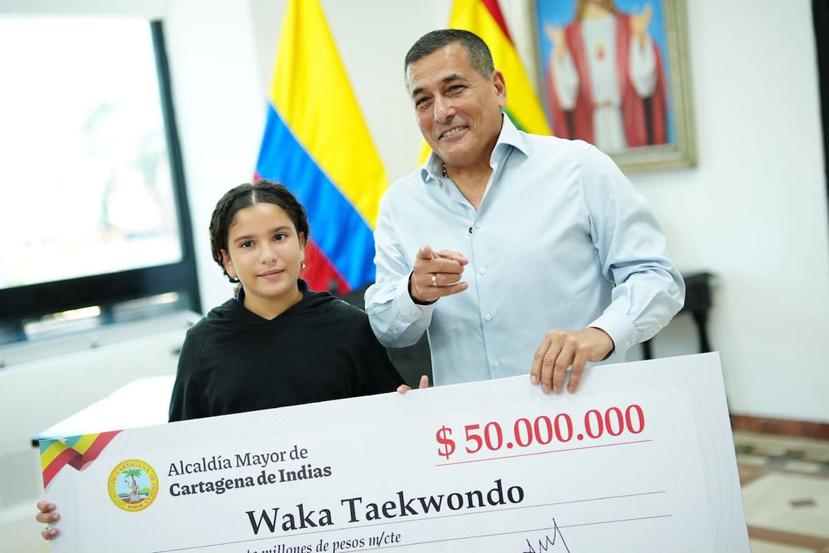 Sophia y sus compañeros del taekwondo recibieron ayuda de Dumek Turbay, alcalde de Cartagena para el viaje a Panamá. Pese a eso, la menor pide ayuda al máximo mandatario para que se le acelere el trámite de papeleo para poder viajar. //CORTESÍA