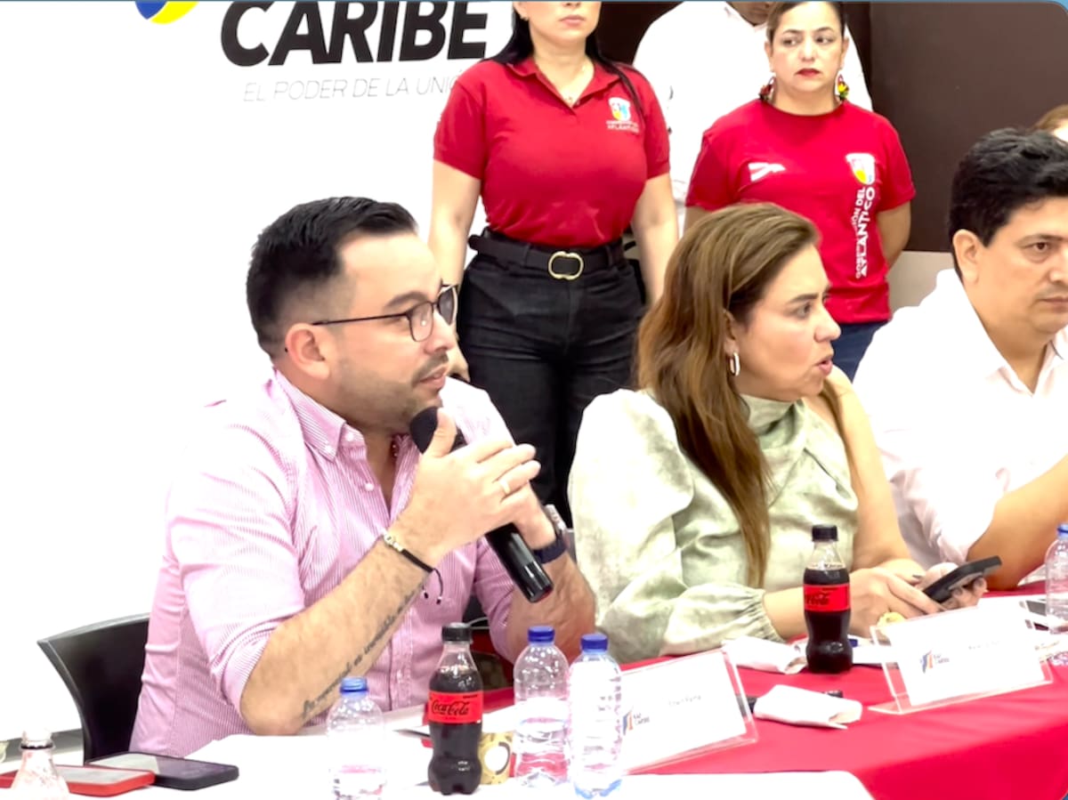El ministro de Minas y Energía, Edwin Palma y su equipo presentaron el contenido de la Resolución 40004 del 7 de enero de 2026 en la Gobernacion. del Atlántico.//Cortesía Gobernacion del Atlántico.