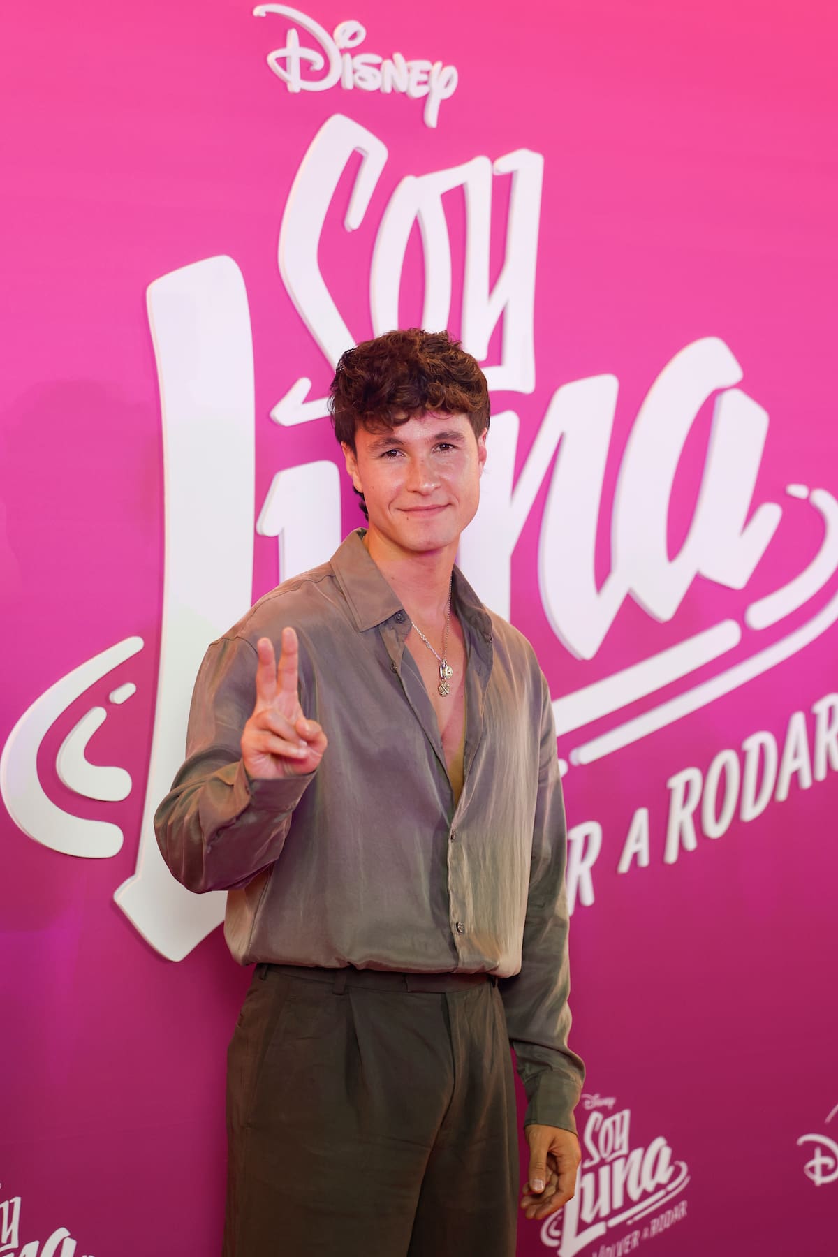 El actor mexicano Michael Ronda posa durante la alfombra roja de 'Soy Luna' este martes en Ciudad de México (México). 'Soy Luna' vuelve una década después de su estreno para despedirse de su público con una cuarta y última temporada de 12 capítulos, en la que sus protagonistas han "madurado y sanado heridas". EFE/ Sáshenka Gutiérrez