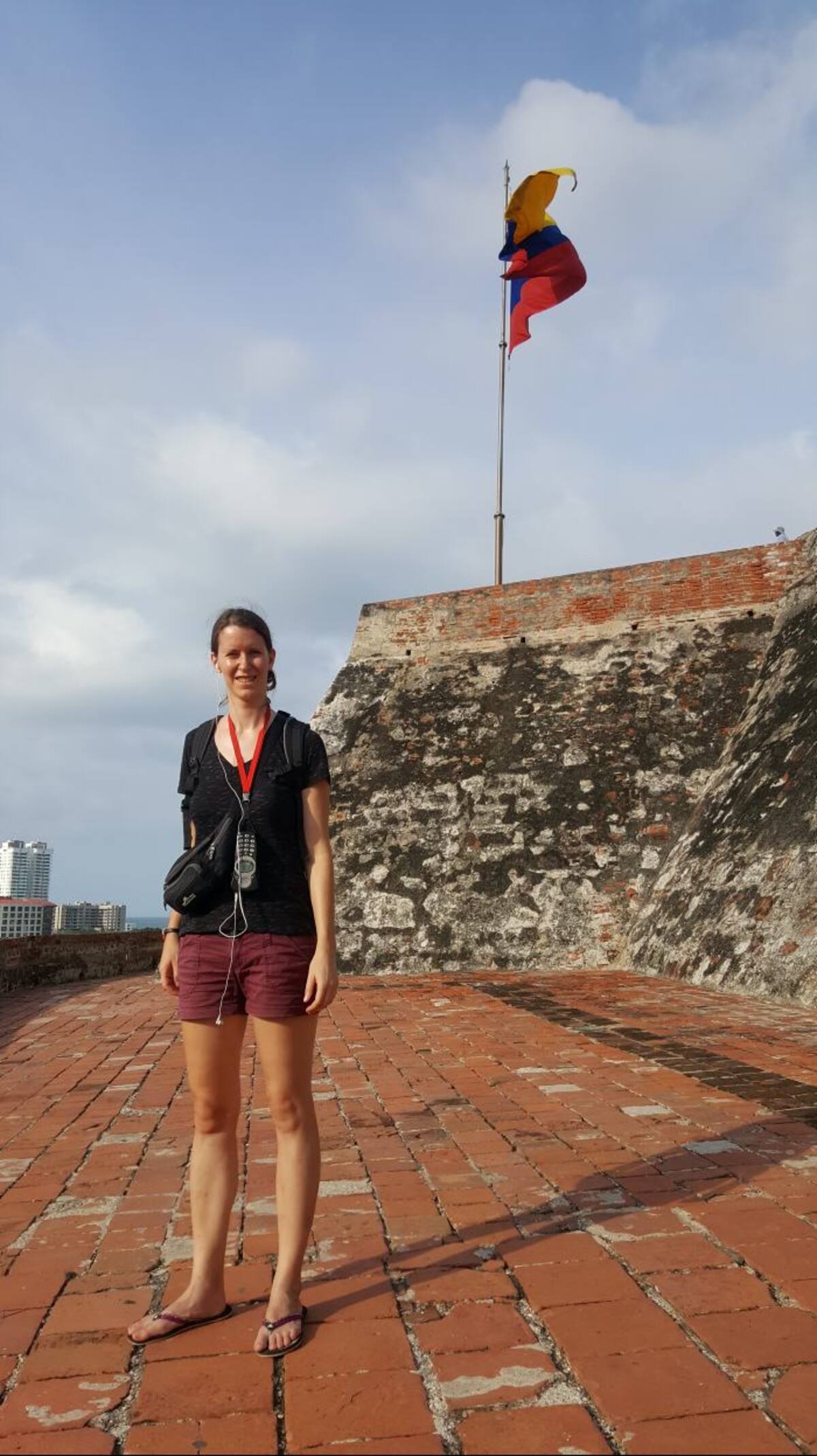 Stefanie Meile y Lukas Saint Gallen vinieron de Suiza y conocieron el Castillo de San Felipe. CORTESÍA