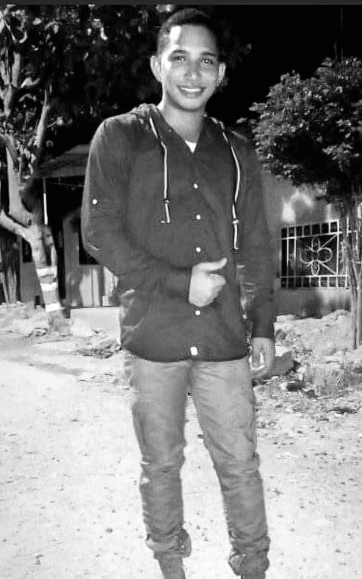 Steven Mutis reside con su pareja sentimental en el barrio Ceballos.