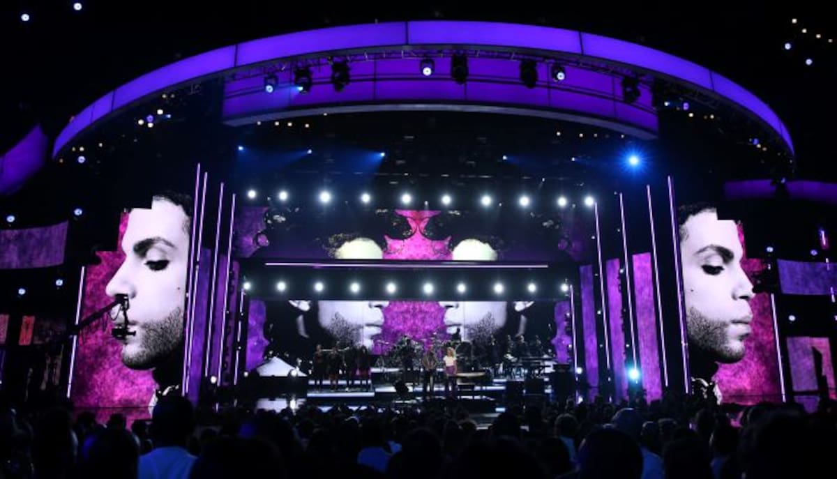 Stivie Wonder y Tori Kelly en homenaje a Prince. AP Matt Sayles