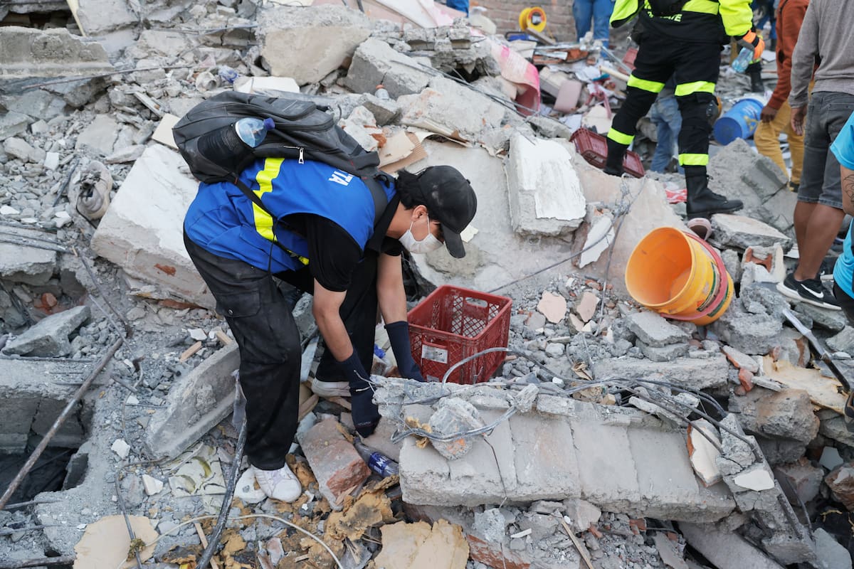 El número de personas muertas por el devastador terremoto de magnitud 7,4 que sacudió el lunes a Colombia aumentó a 169. EFE/ Carlos Ortega