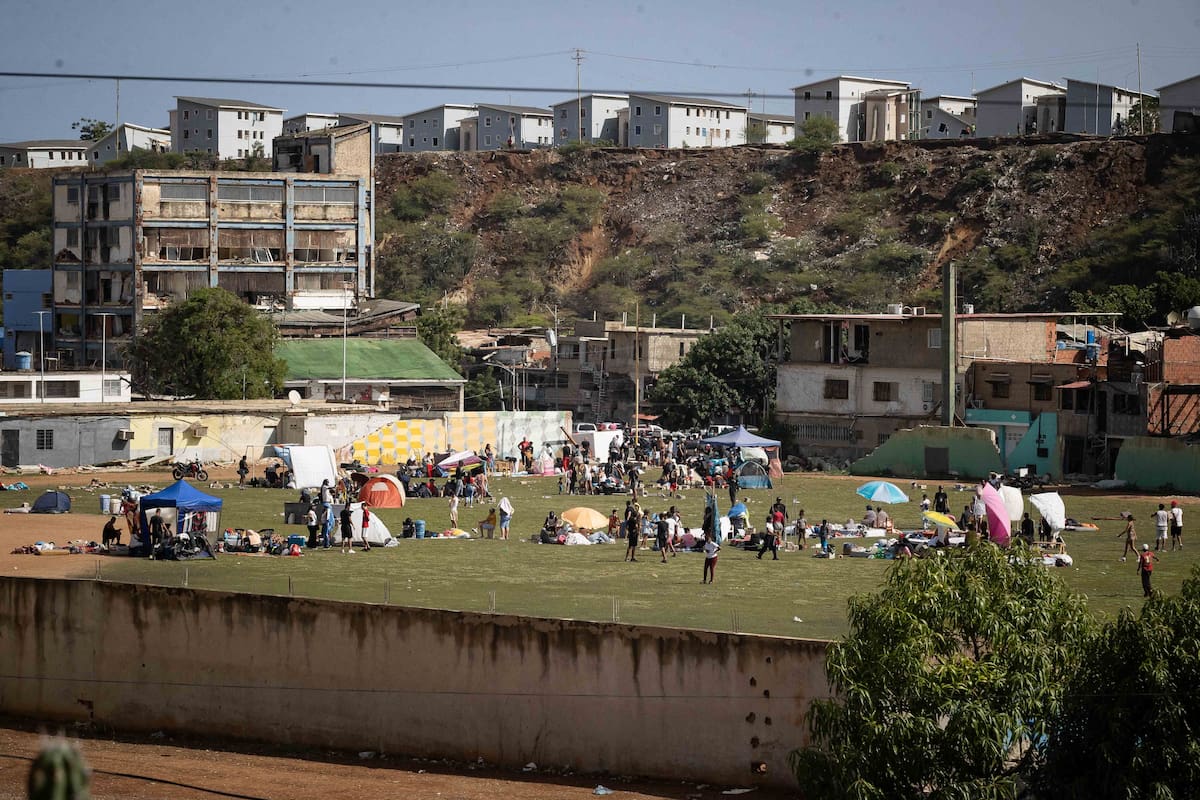 Personas han armado campamentos tras el desastre. // Foto: EFE/ Ronald Peña R.