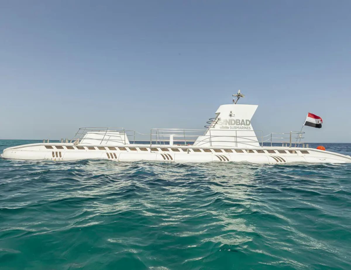 El submarino que se hundió era operado por Sindbad Submarines, que suele realizar excursiones marina en Hurghada. // Foto: página web de Sindbad Submarines