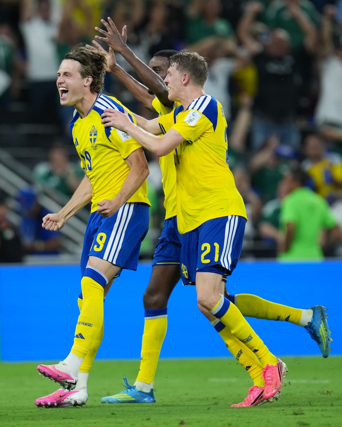 El sueco Mattias Svanberg (19) puso la cereza del pastel en la goleada de Suecia sobre Túnez en el Mundial. //Foto, AP: Matias Delacroix