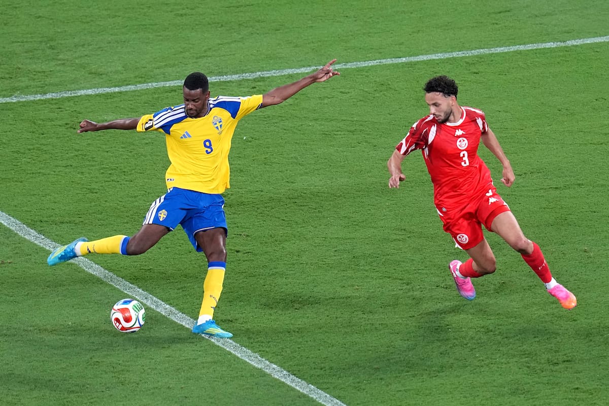 El sueco Alexander Isak (9) marcó ante Túnez para ampliar el marcador en el partido por la fase de grupos del Mundial. //Foto, AP: Dolores Ochoa