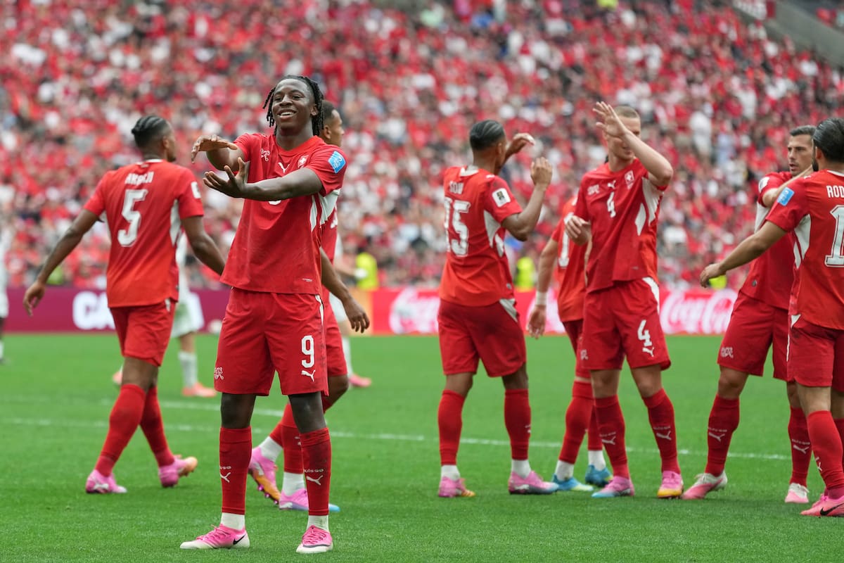 El suizo Johan Manzambi (9) fue letal para ayudar a su seleccionado a conseguir el triunfo ante Canadá. //Foto, AP: Abbie Parr