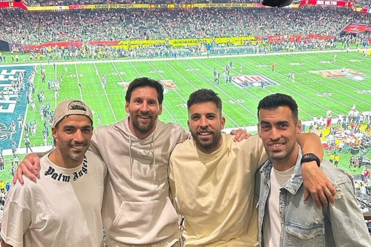 Messi, Suárez, Busquets y Alba disfrutan del Super Bowl LIX