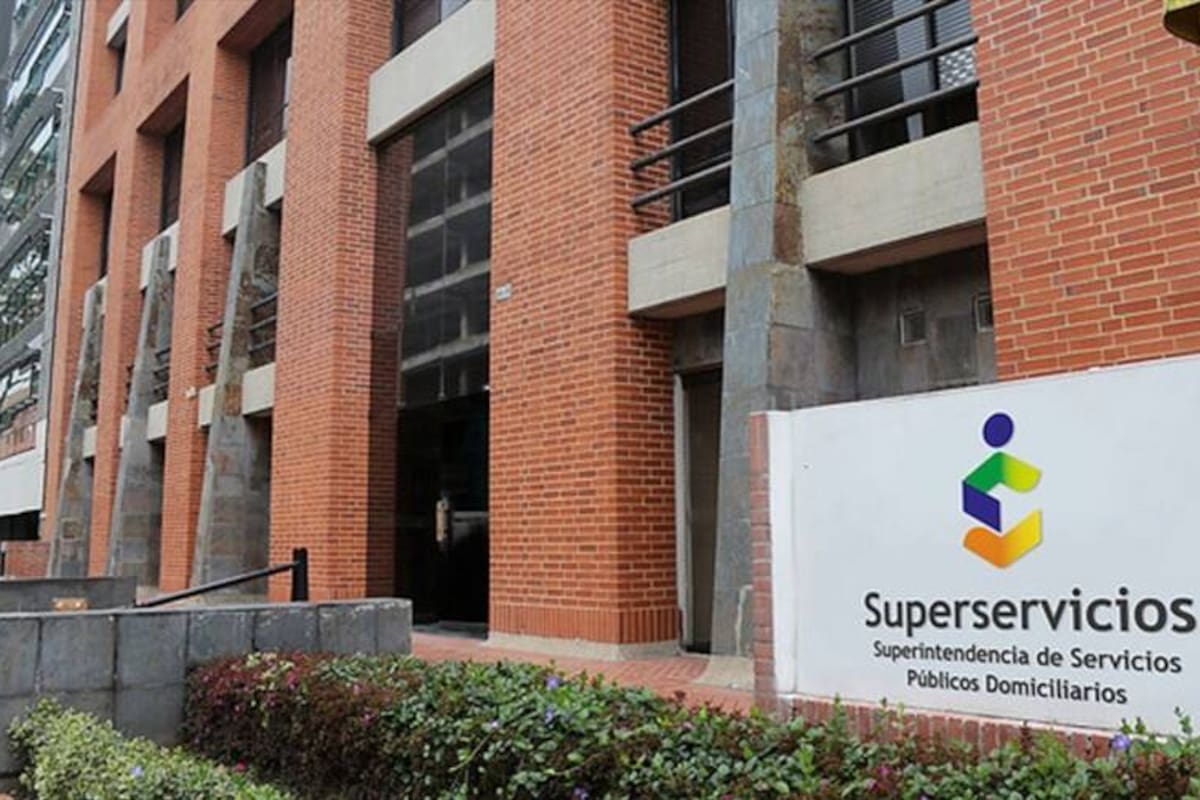Polémica por contratación de influencers en la Superintendencia de Servicios