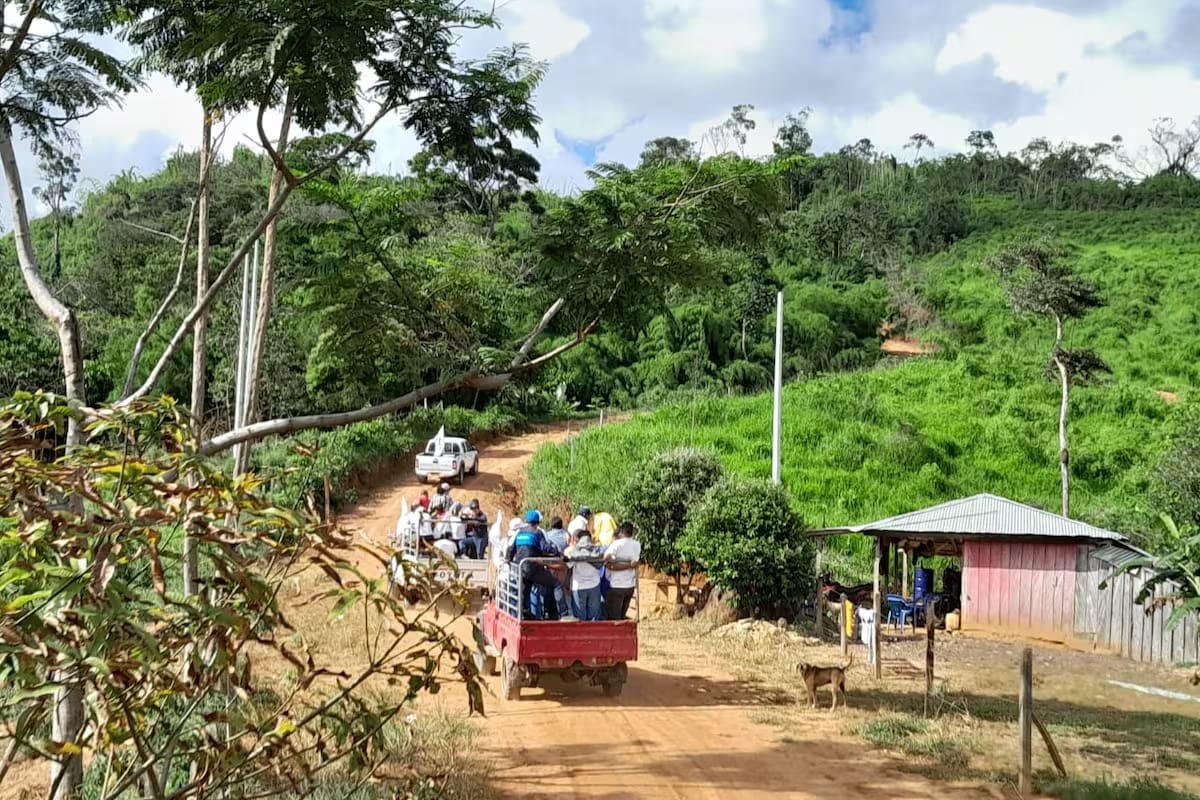 Video: 5 mil familias confinadas por grupos ilegales en el sur de Bolívar