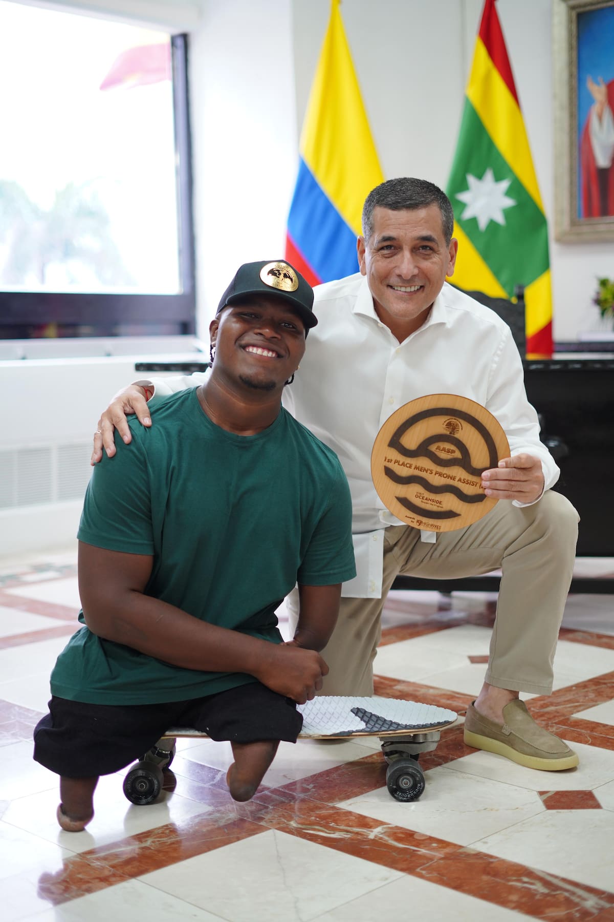 Freddy Marimón será uno de los participantes en el Torneo de Surf en Cartagena. Dumek Turbay, alcalde de Cartagena, siempre le ha apoyado. //CORTESÍA
