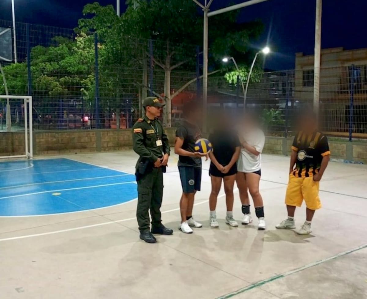 Ante las denuncias de amenazas en contra de deportistas, árbitros y dirigentes, la Policía Metropolitana de Barranquilla está ejerciendo vigilancia en las canchas y escenarios deportivos del área metropolitana.//Cortesía Policía Mebar.