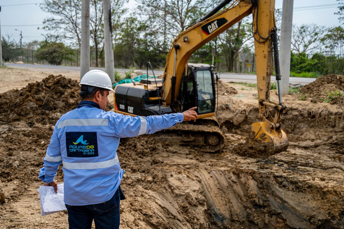 Trabajos técnicos para el suministro de agua por parte de Aguas de Cartagena. // Foto: cortesía - Acuacar