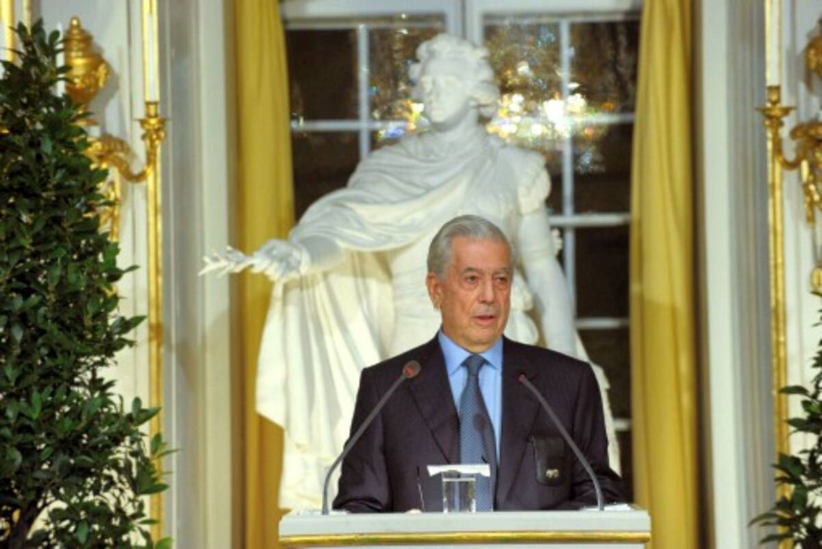 Mario Vargas Llosa holds his Nobel lecture at the Swedish Academy in the Old Town of Stockholm, Sweden, Tuesday Dec. 7, 2010. The 2010 Nobel Literature laureate, Llosa is a Peruvian and Spanish citizen, and will receive the Nobel prize on upcoming Friday. The statue behind him pictures King Gustaf III, founder of the academy. (AP photo/Scanpix Sweden/henrik Montgomery) SWEDEN OUT