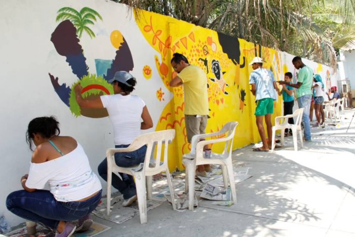 Con base en los dibujos de los estudiantes, se pintaron los murales que permanecerán durante todo el año en la institución Fernando De la Vega. // AROLDO MESTRE-EL UNIVERSAL
