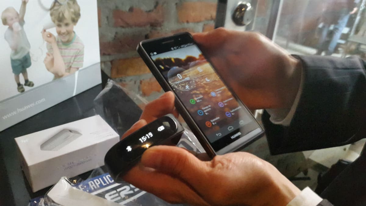 Huawei Talkband B1, una banda inteligente multiplataforma. Victor Hugo Mora Mendoza