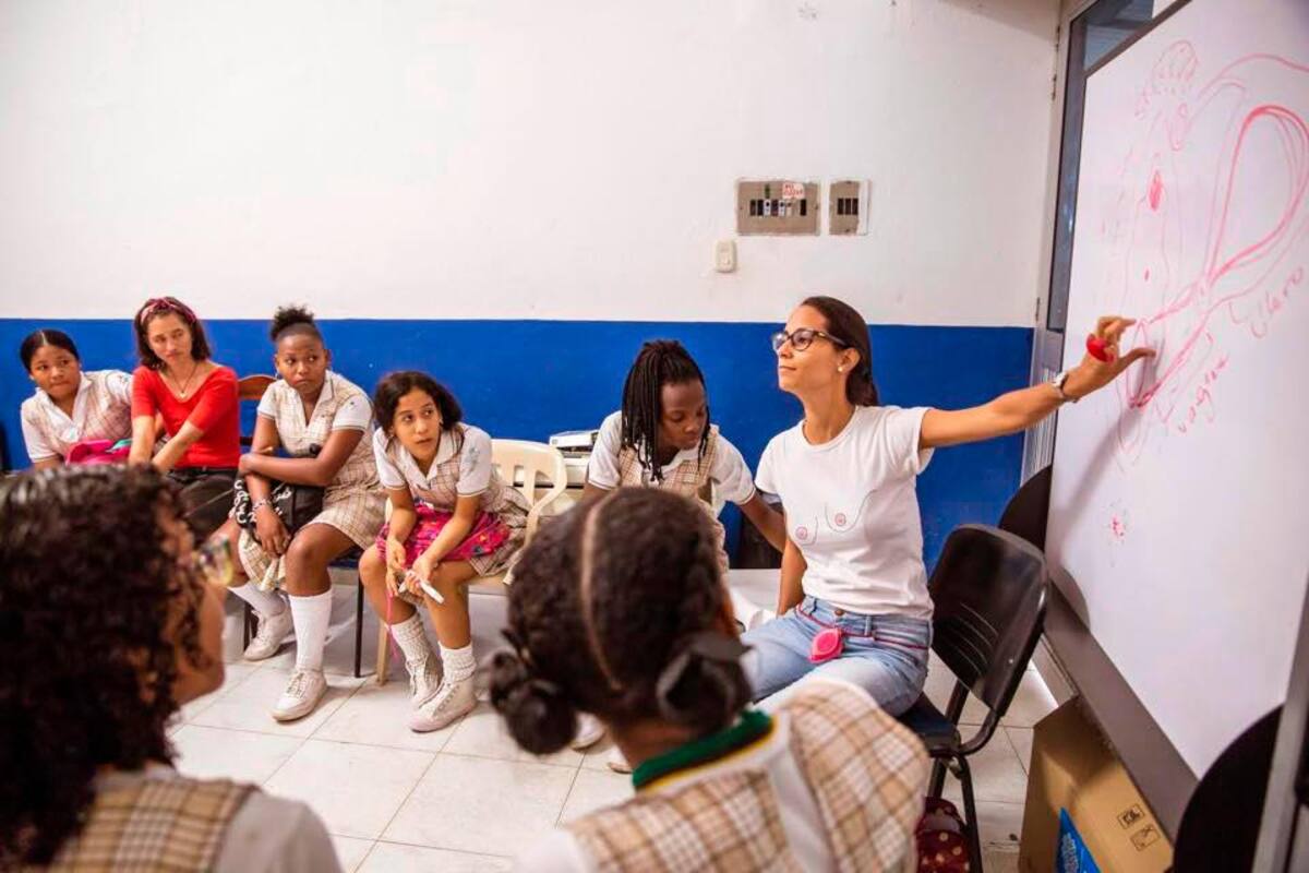 Talleres pedagógicos de higiene menstrual de ‘Marea Roja Colombia’. // Cortesía Marina Maldonado.