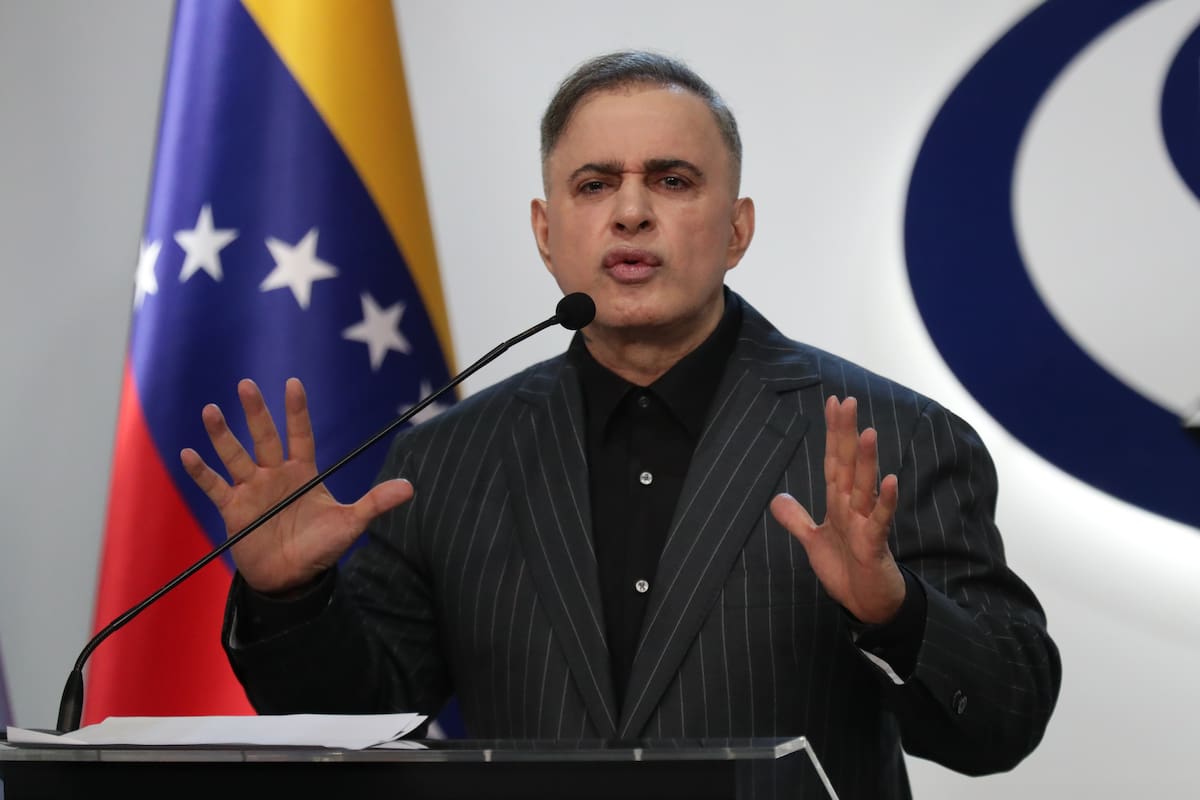Fiscal venezolano le responde a Petro: “Ocúpese de los problemas de Colombia”