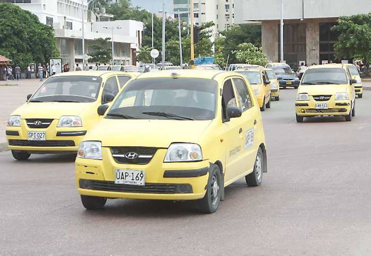 Según el DATT, la aplicación del pico y placa permite sacar de circulación diariamente a unos 1.140 taxis. En ese organismo están matriculados 5.742 de estos carros de servicio público. JULIO CASTAÑO BELTRÁN - EL UNIVERSAL