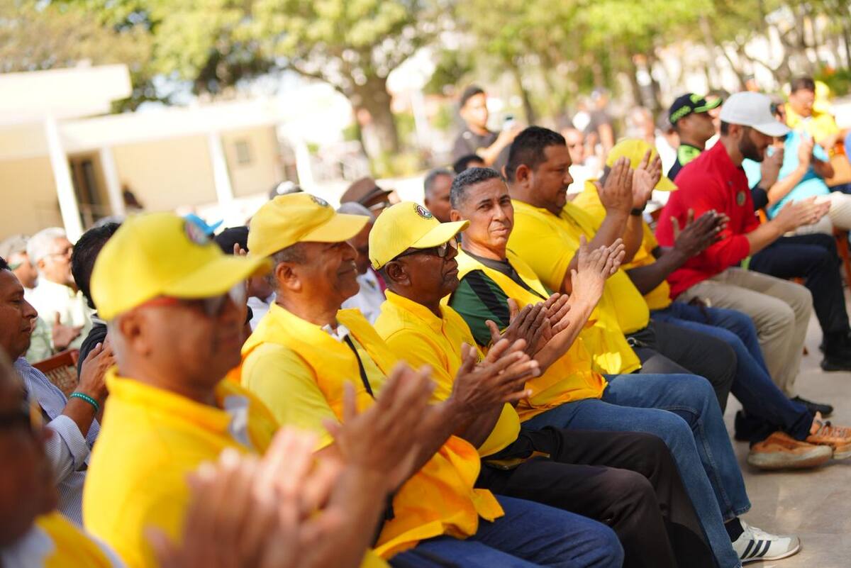 Según el Distrito, la dotación tecnológica entregada a los taxistas, hace parte del proyecto de construcción y fortalecimiento de capacidades para los organismos de seguridad, convivencia y justicia de la ciudad. // Foto: Cortesía - Alcaldía de Cartagena.