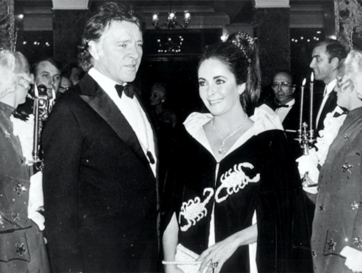 Richard Burton y Elizabeth Taylor arribando al Hotel Hermitage en Monaco. AP /Mae/