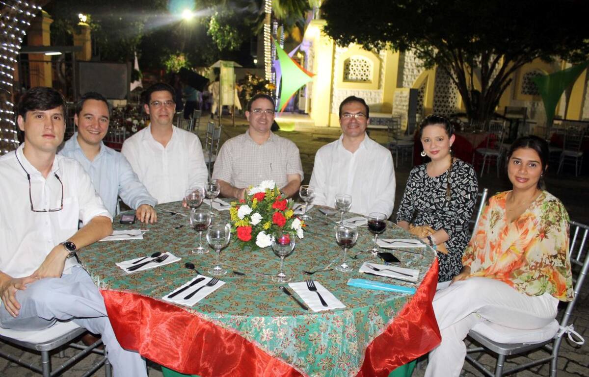 Santiago Arango Arroyabe, Daniel Toro González, Alberto Gómez Torres, Francisco Hernández, Luis David Prieto Martínez, Laura Castillo y Vanessa Ospina Viana.
