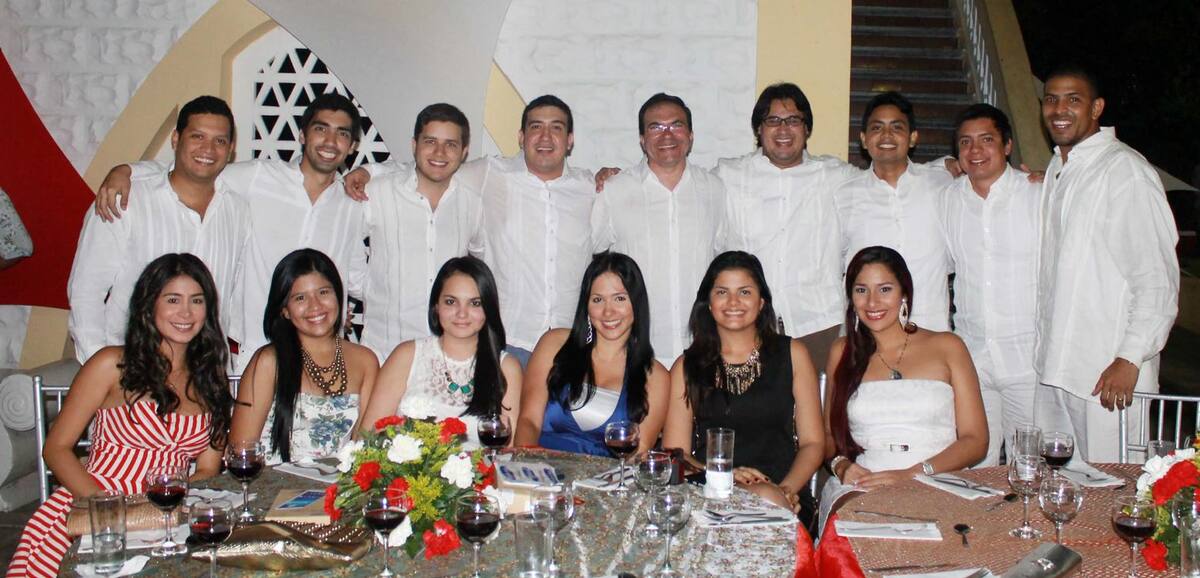 De pie: Carlos Morales, Alfonso Olano, Hernando Bustos, Ángel López, Luis David Prieto Martínez, Cristian Llorente, Alfredo Chang, Alexander Orozco y Nolan Escorcia; sentadas: Ana Milena Lascarro, Ledy Hurtado, Emelia Ballestas, María Alejandra Ruiz, Vanyra Castro y Laura Angulo.