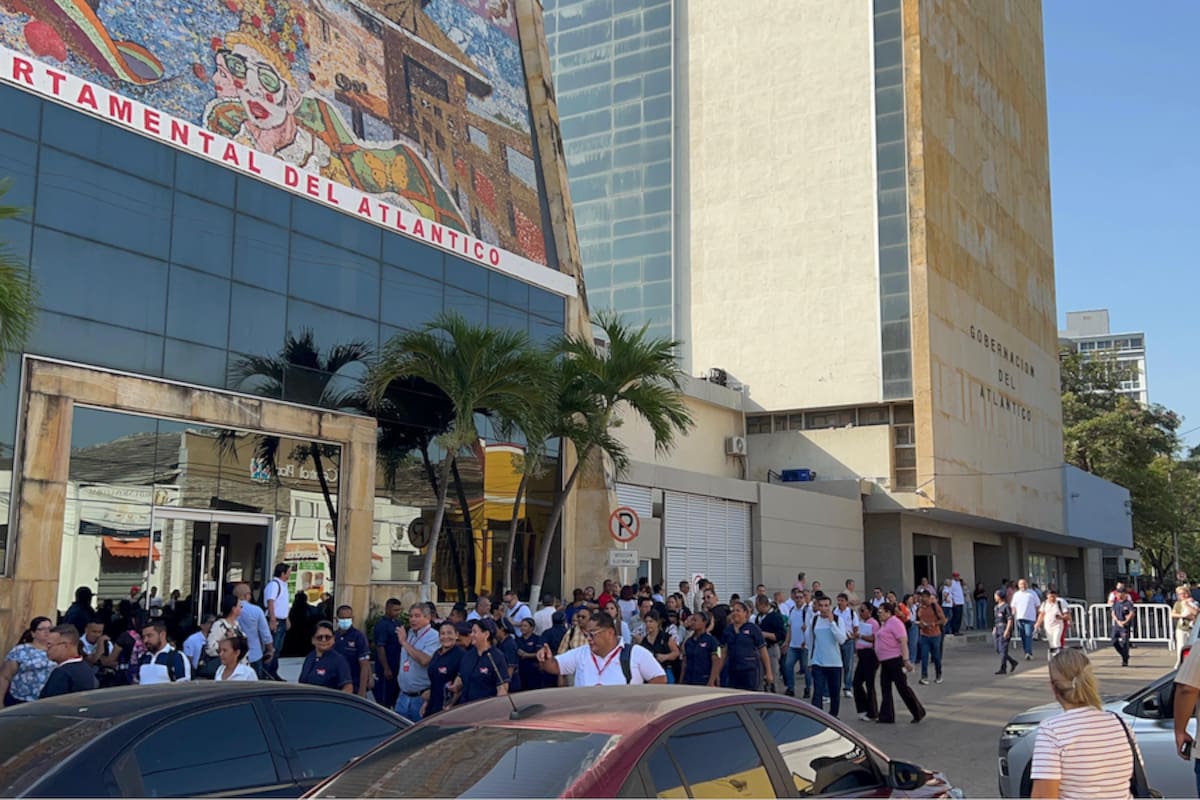 Edificio de la Gobernación del Atlántico tuvo que ser evacuado por el sismo de 7,4