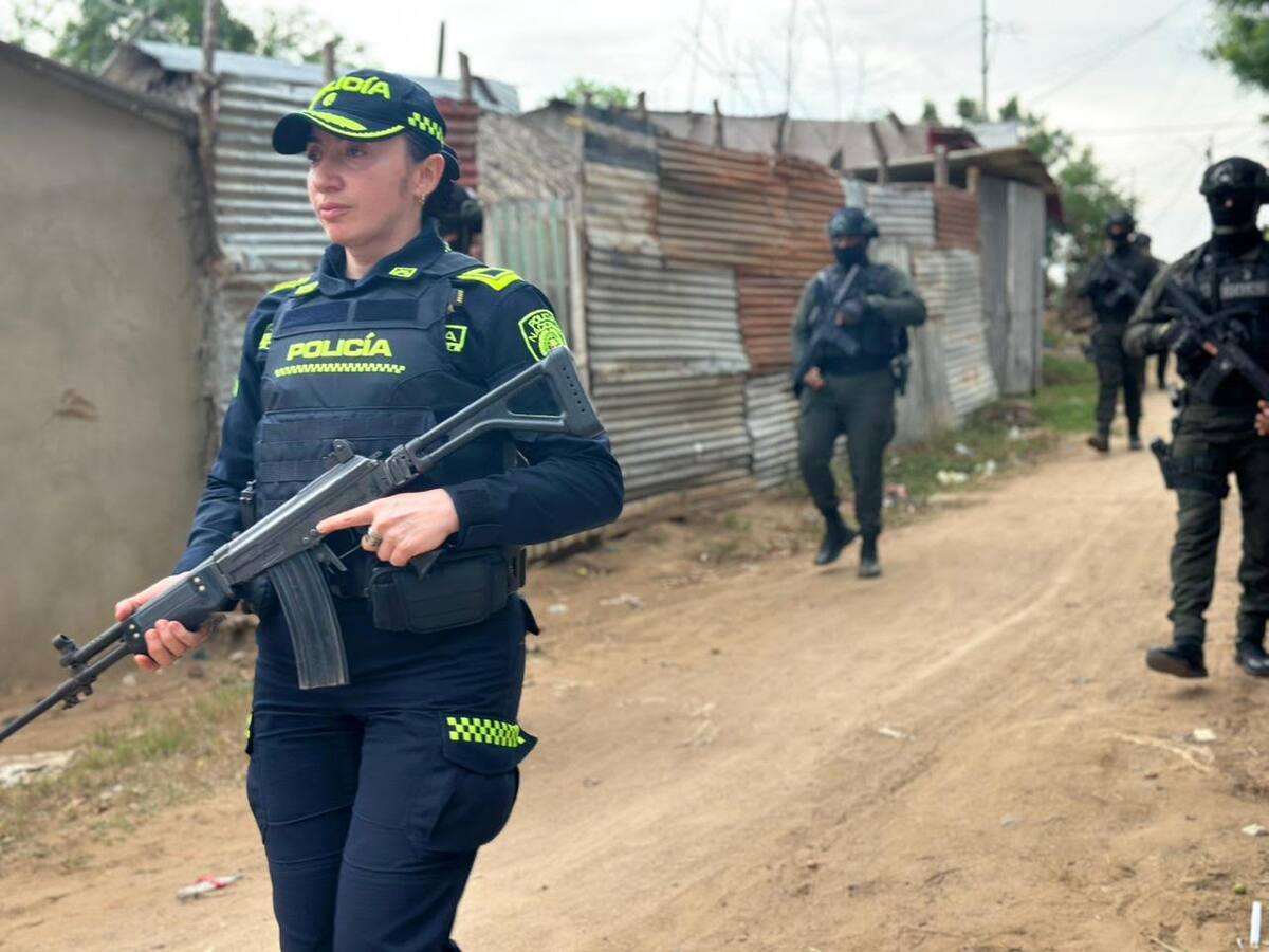La coronel Erika Carrión Díaz durante los recorridos en zona rural de los Montes de María. //FOTO DE POLICÍA DE BOLÍVAR.