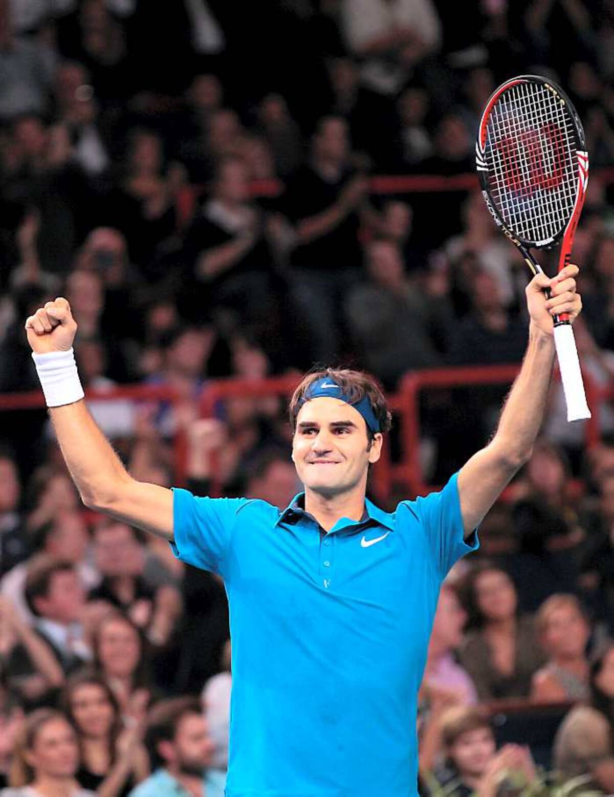 Roger Federer conquistó el Masters 1000 de París-Bercy, tras derrotar al francés Jo-Wilfried Tsonga por 6-1 y 7-6 (7/3). AFP