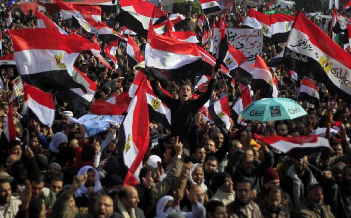 En la ciudad de Suez, unos 5.000 manifestantes coreaban: “De Suez a Tahrir, ¡abajo el mariscal!”, refiriéndose al principal dirigente egipcio Husein Tantaui, jefe del Consejo Supremo de las Fuerzas Armadas. AFP