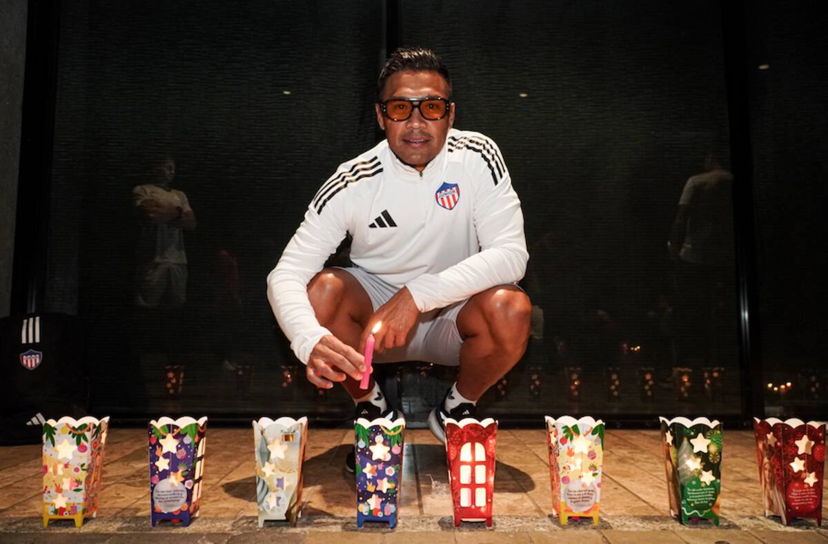 Teófilo Gutiérrez también encendió las Velitas la noche de ayer domingo en el hotel donde está alojado Junior parta el juego de este domingo ante Medellín.//Cortesía @JuniorClubSA.
