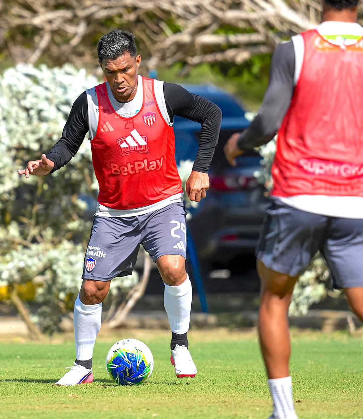 Teófilo Gutiérrez estuvo realizando práctica de fútbol con el resto de compañeros durante la semana que termina y es posible que sea convocado ante el Deportivo Pereira.//Cortesía @JuniorClubSA.