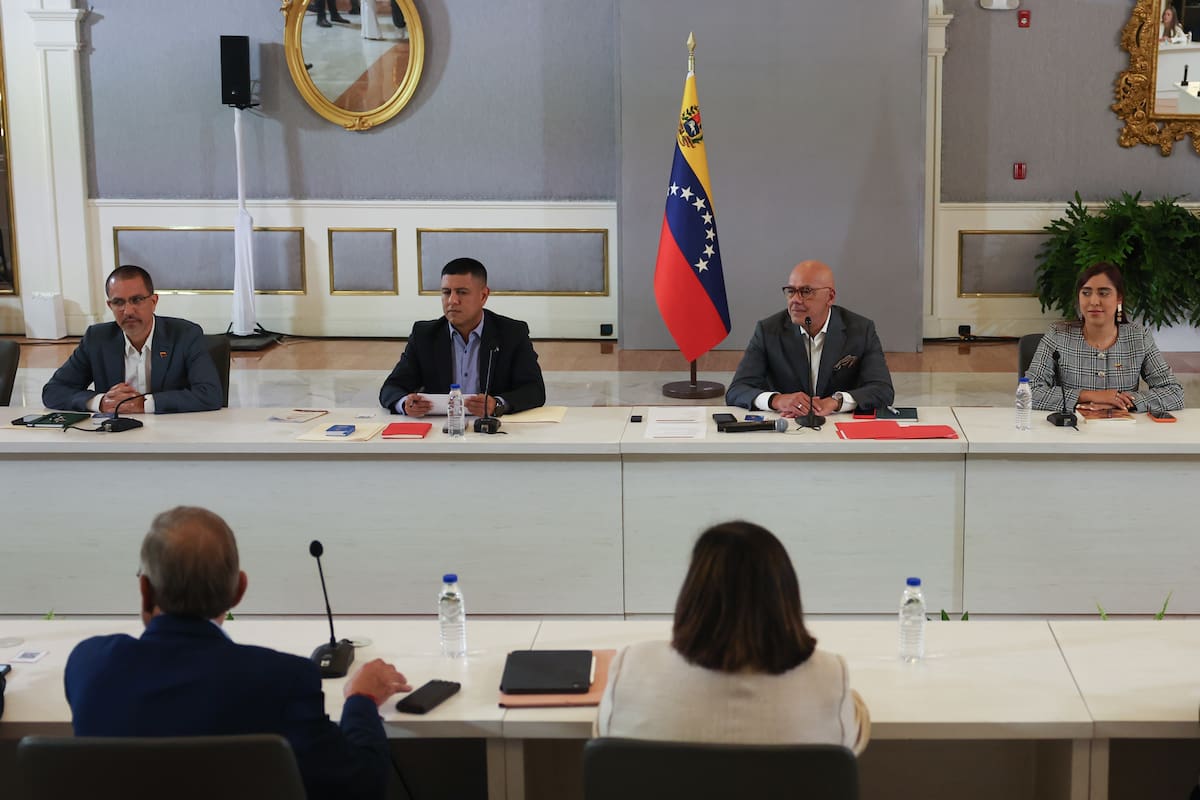 Chavismo y oposición inician su tercer ciclo de diálogo político en Venezuela